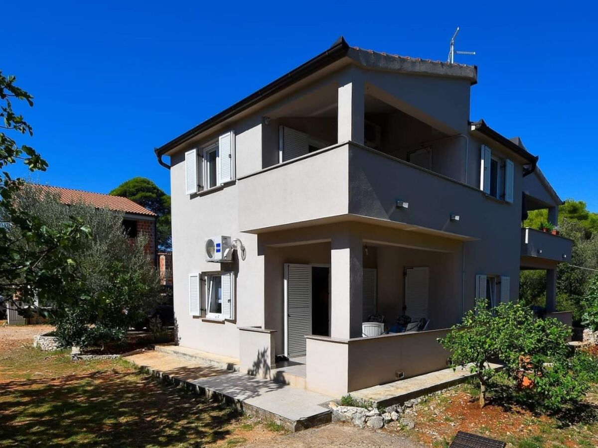 Apartment Two bedroom apartment with terrace Sušica, Ugljan A-20758-a