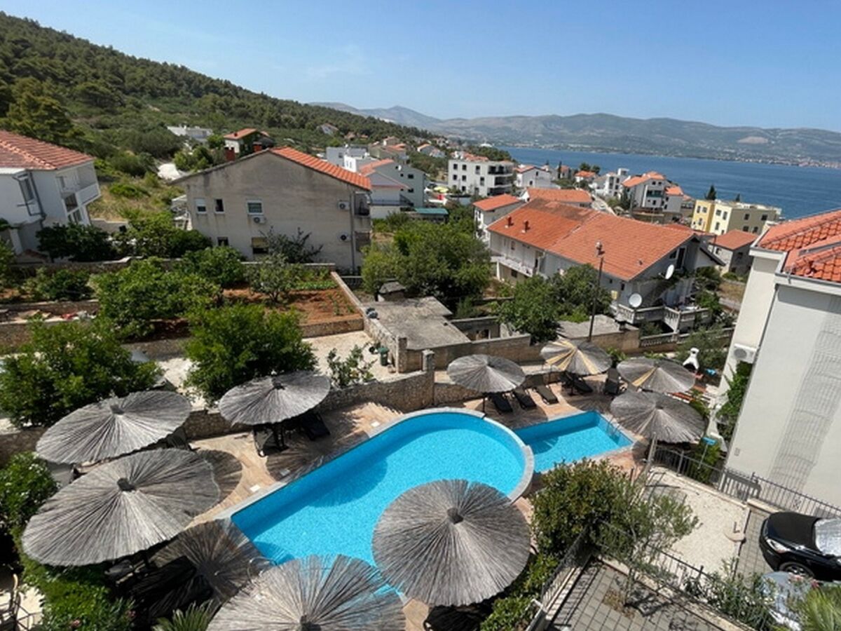 Apartment Two bedroom apartment with terrace and sea view Slatine, Čiovo A-20341-a