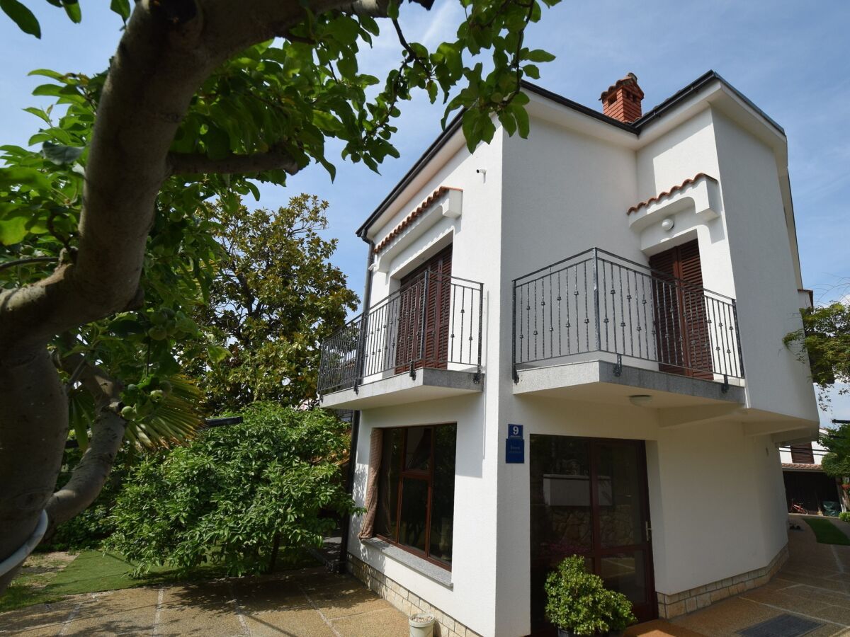 Apartment Two bedroom apartment with terrace Malinska, Krk A-20375-a