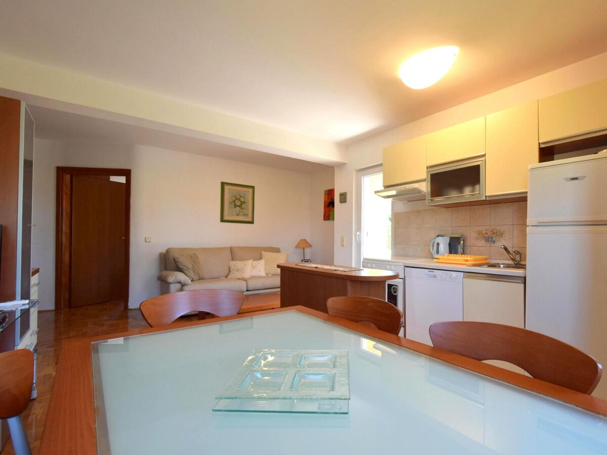 Apartment Two bedroom apartment with balcony Malinska, Krk A-20410-a