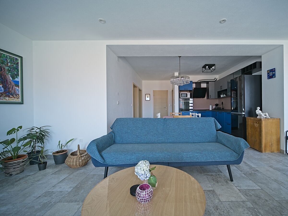 Apartment Two bedroom apartment with terrace and sea view Postira, Brač A-22030-a