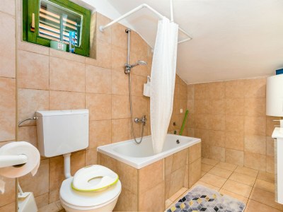 Apartment Comfortable and spacious apartment with terrace and sea view Kaštel Novi, Kaštela A-22569-a - Outdoor photo 52