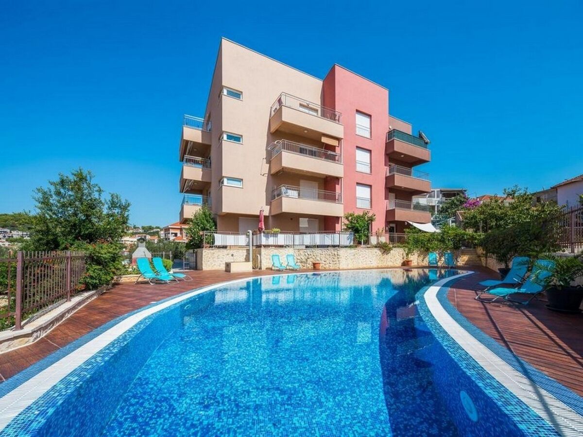 Apartment Three bedroom apartment with terrace and sea view Okrug Gornji, Čiovo A-22587-a - Outdoor photo 2