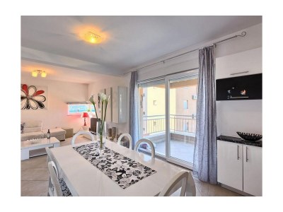 Apartment Three bedroom apartment with terrace and sea view Okrug Gornji, Čiovo A-22587-a - Outdoor photo 6