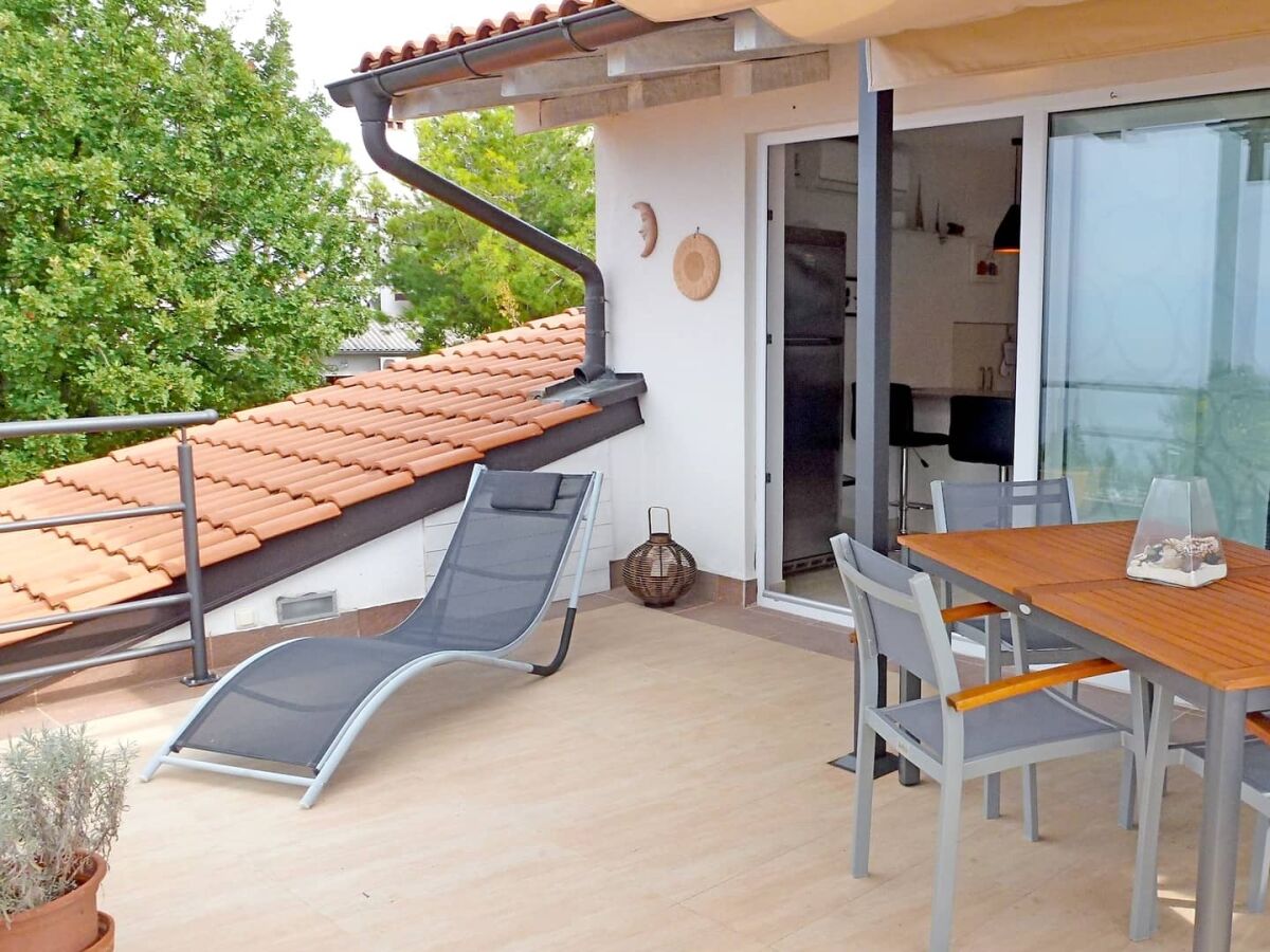 Apartment One bedroom apartment with terrace and sea view Njivice, Krk A-21767-a