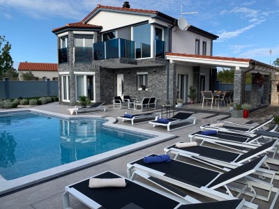 Villa Comfortable and spacious house with terrace Fažana K-21792 - Outdoor photo 2