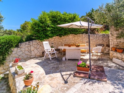 Holiday house Three bedroom house with terrace and sea view Sutivan, Brač K-23075 in Supetar - Holiday house