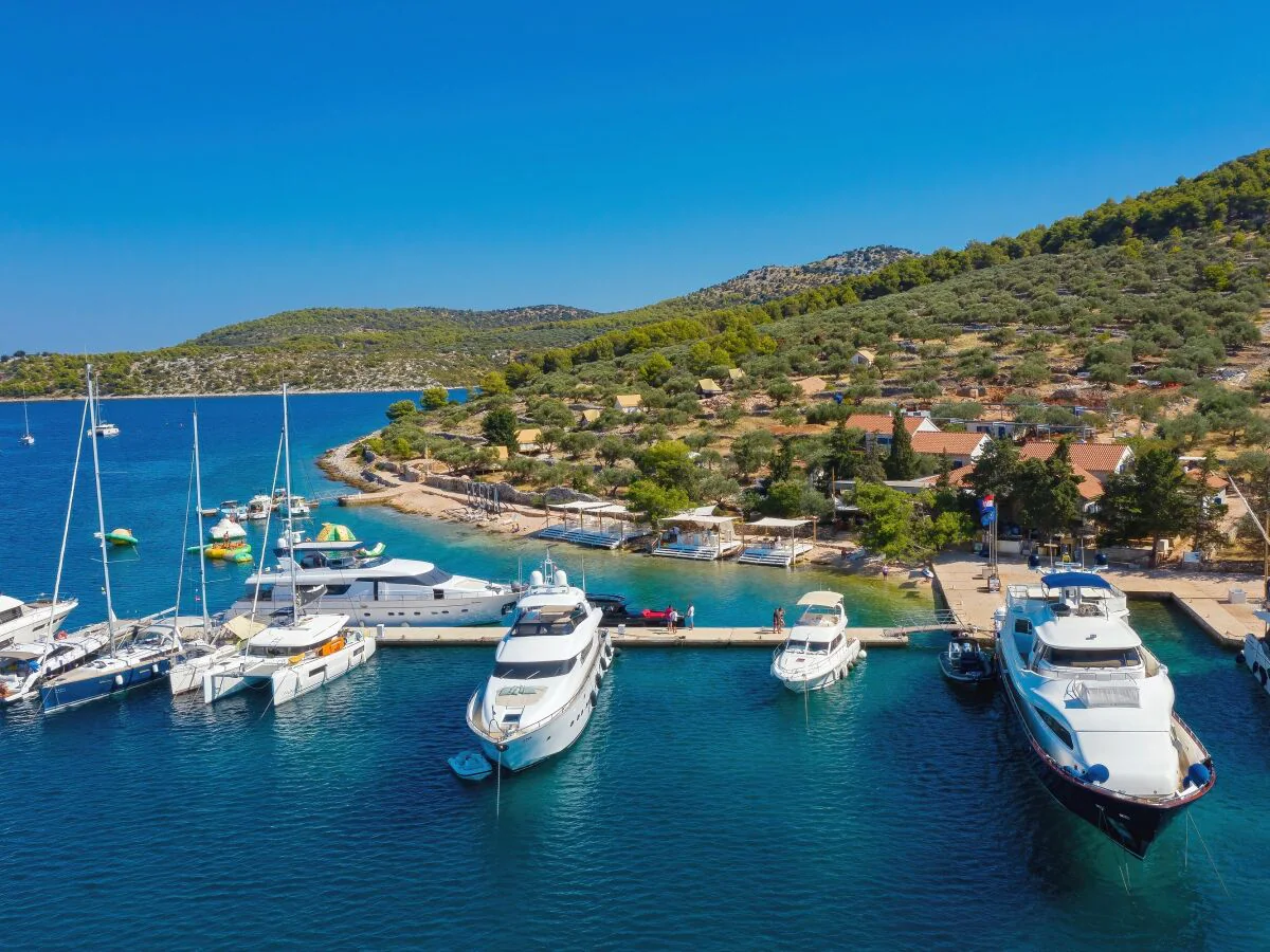 Holiday room near beach Cove Golubovac, Kornati S-23062-a