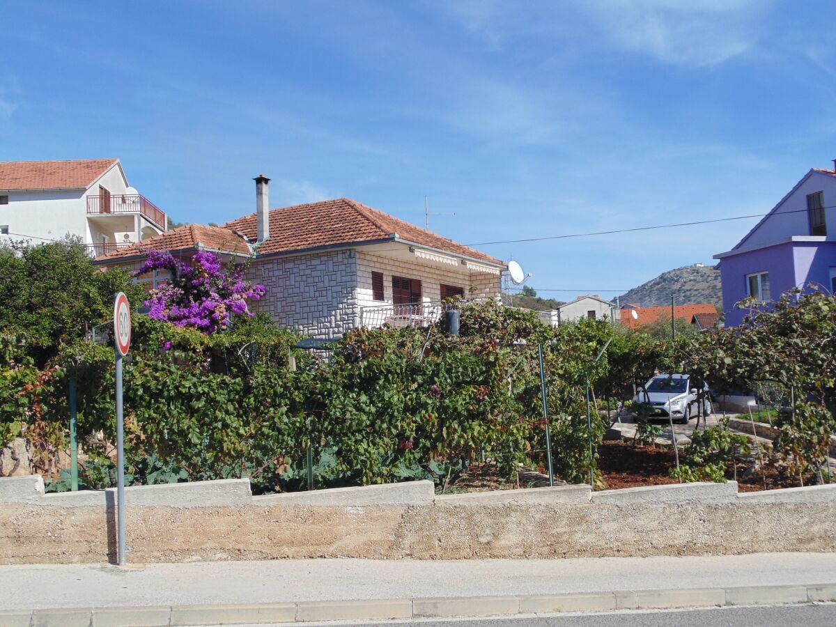 Apartment Three bedroom apartment with terrace and sea view Marina, Trogir A-23353-a - Outdoor photo 3