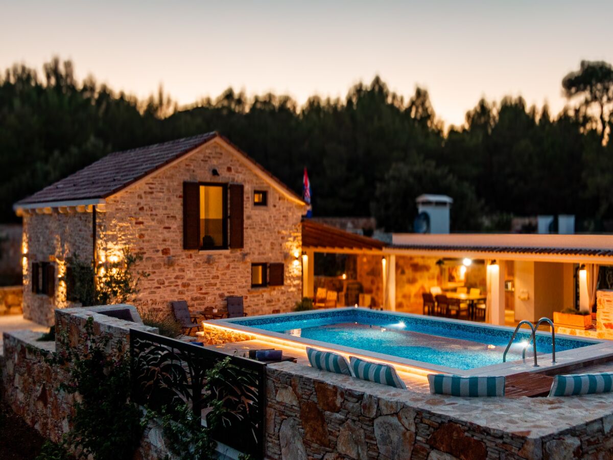 Holiday house Three bedroom house with terrace Basina, Hvar K-23475