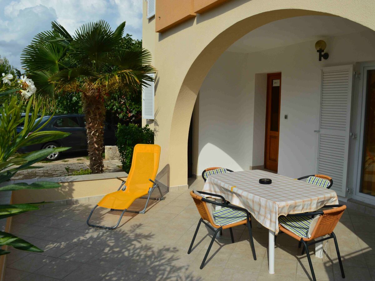 Apartment Two bedroom apartment with terrace Punat, Krk A-16307-a