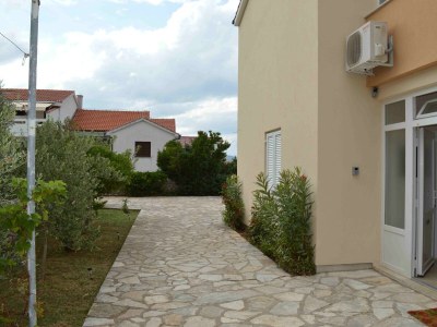 Apartment Two bedroom apartment with terrace Punat, Krk A-16307-a - Outdoor photo 6
