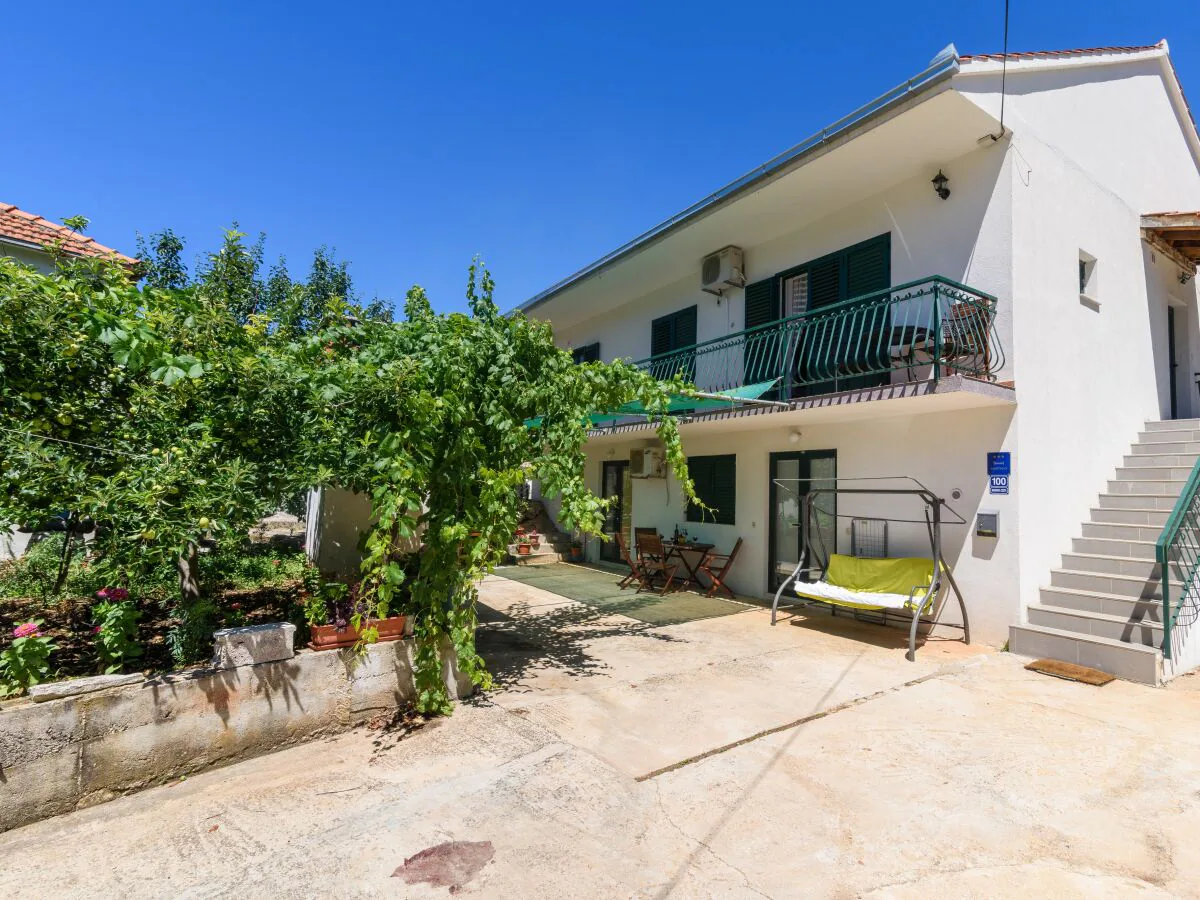 Apartment Studio flat with terrace Marina, Trogir AS-14258-a