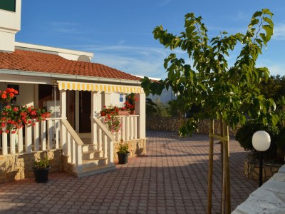 Apartment Two bedroom apartment with balcony and sea view Cove Ljubljeva, Trogir A-14314-d - Outdoor photo 13