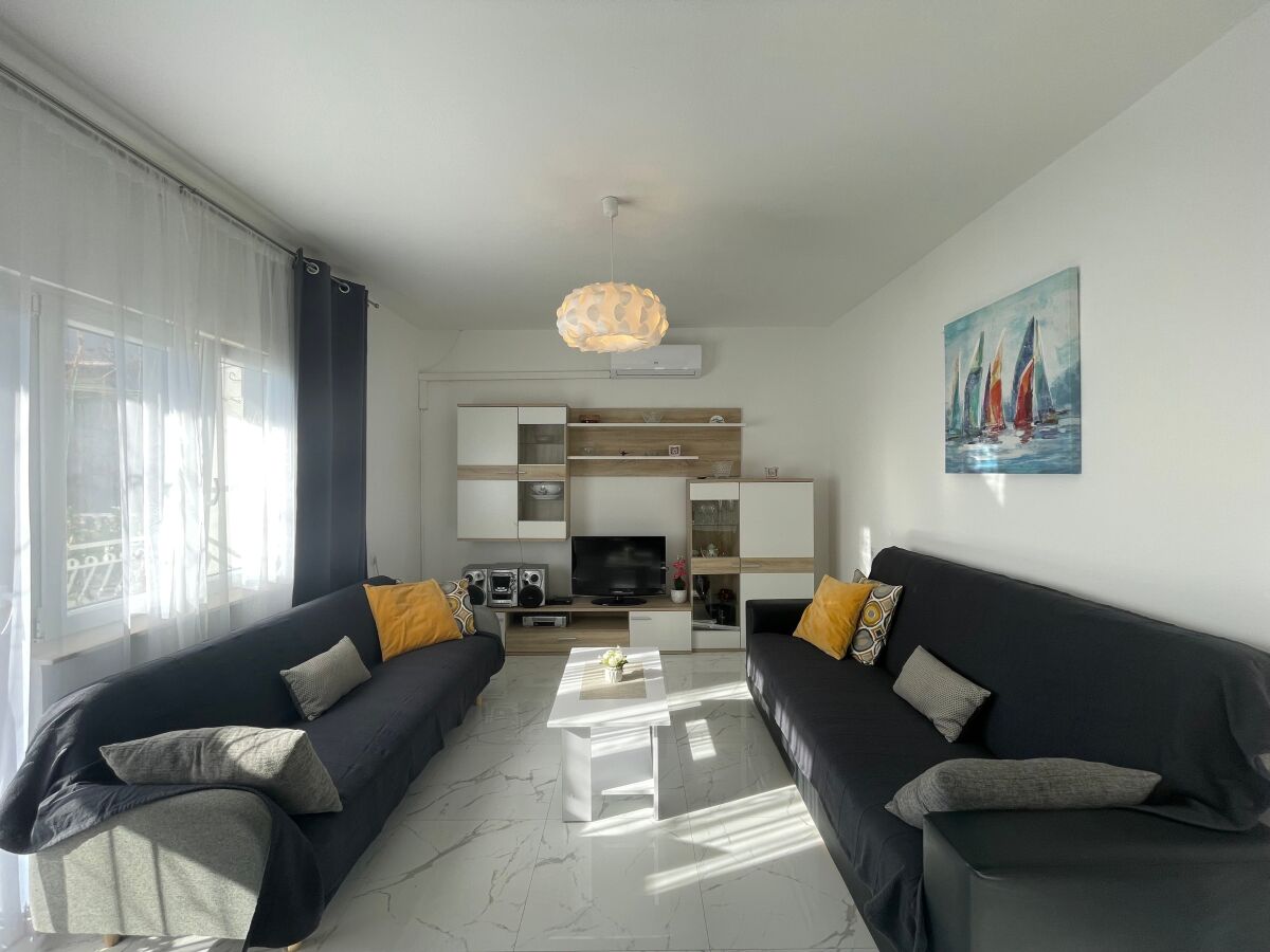 Apartment Two bedroom apartment near beach Vinišće, Trogir A-16485-a - Outdoor photo 4