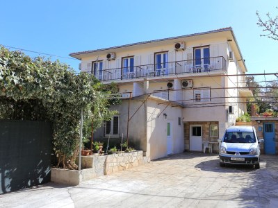 Apartment Two bedroom apartment with balcony and sea view Supetar, Brač A-16656-c - Outdoor photo 2