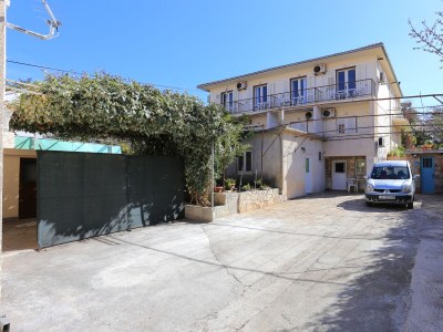 Apartment Studio flat with balcony Supetar, Brač AS-16656-a - Outdoor photo 9