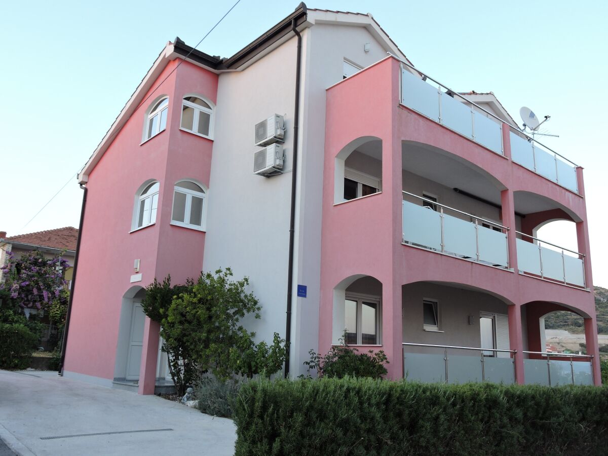 Apartment Two bedroom apartment with balcony and sea view Trogir A-16898-b