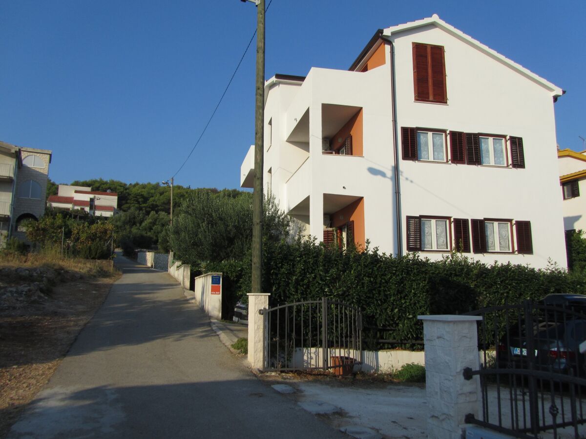 Apartment Two bedroom apartment with terrace Slatine, Čiovo A-15916-a - Outdoor photo 2