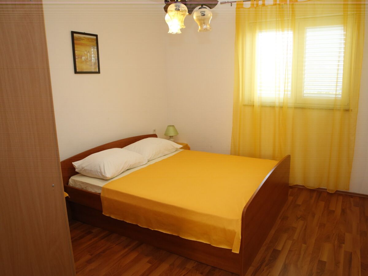 Apartment Three bedroom apartment with air-conditioning Vodice A-16190-a