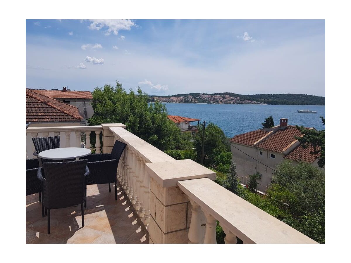 Apartment One bedroom apartment with terrace and sea view Okrug Gornji, Čiovo A-17032-a
