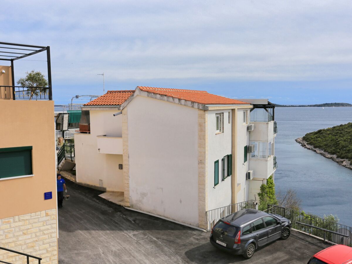 Apartment Two bedroom apartment with terrace and sea view Cove Ljubljeva, Trogir A-17122-a - Outdoor photo 5