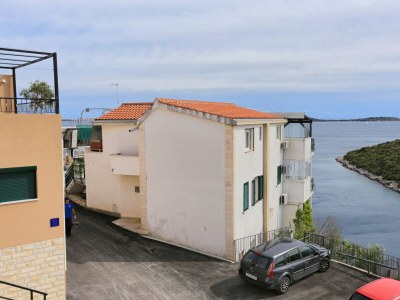 Apartment Two bedroom apartment with terrace and sea view Cove Ljubljeva, Trogir A-17122-a - Outdoor photo 5