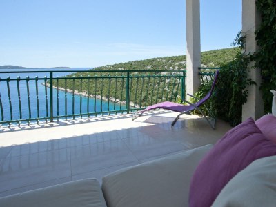 Apartment Two bedroom apartment with terrace and sea view Cove Ljubljeva, Trogir A-17122-c in Vinišće - Apartment
