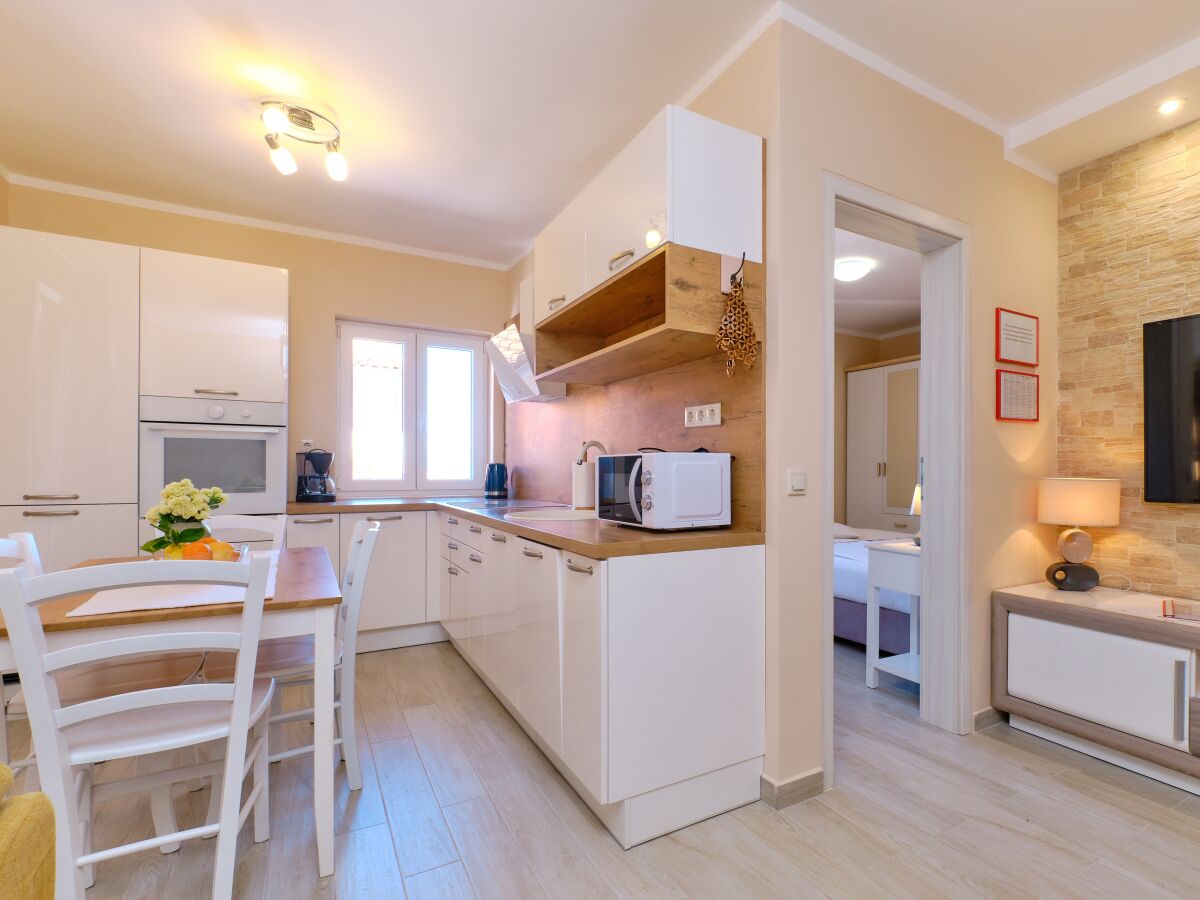 Apartment Two bedroom apartment with terrace Mali Lošinj, Lošinj A-15201-c
