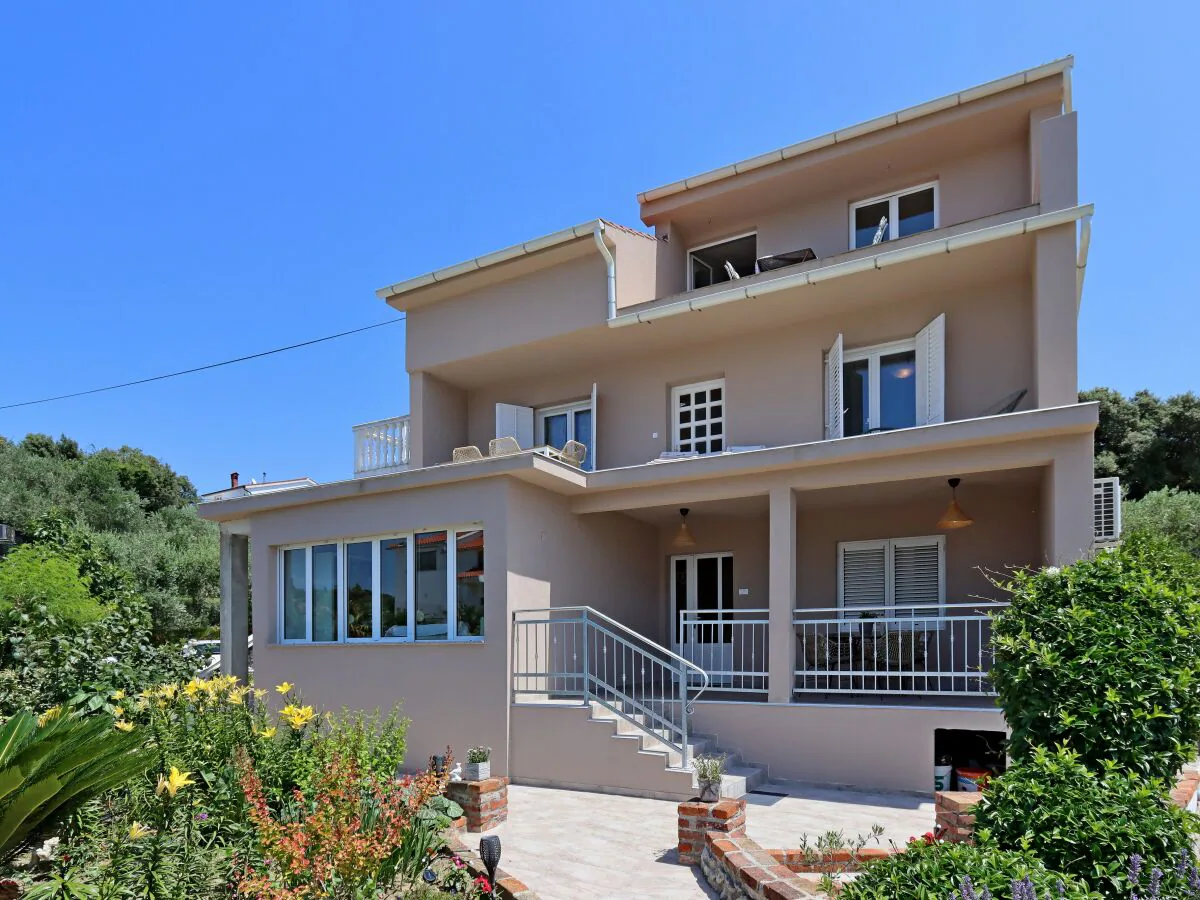 Apartment Two bedroom apartment with terrace Kampor, Rab A-17396-a