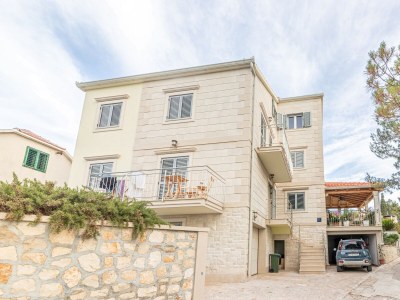 Apartment Three bedroom apartment with balcony and sea view Sutivan, Brač A-15665-a - Outdoor photo 6