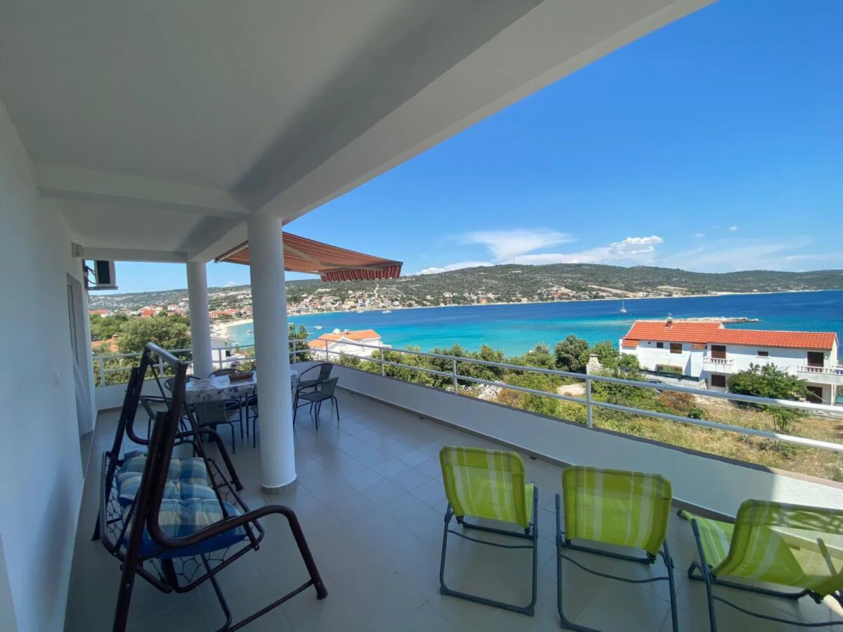 Apartment Three bedroom apartment near beach Sevid, Trogir A-18168-a