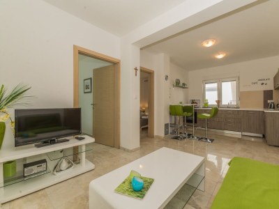 Apartment Two bedroom apartment with balcony Vir A-18550-a in Vir - Apartment