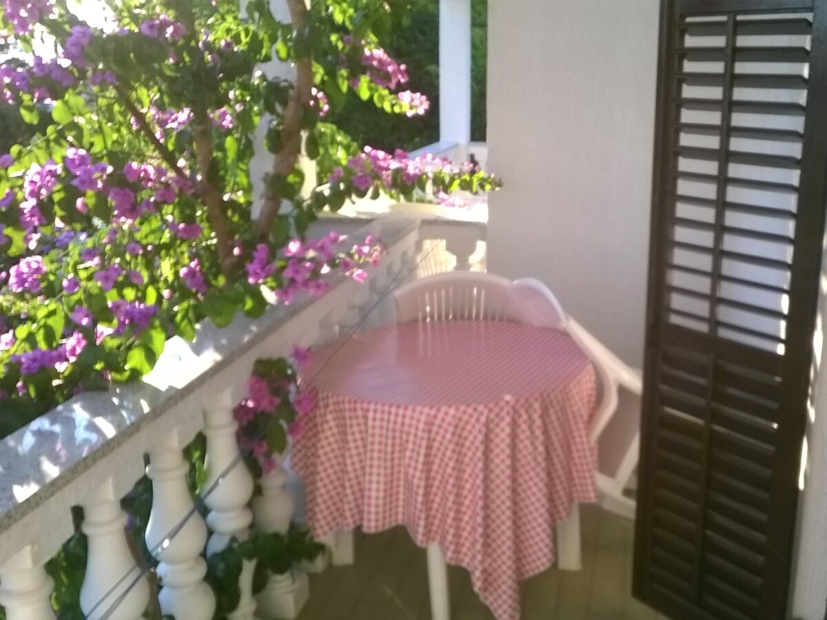 Apartment One bedroom apartment with balcony and sea view Barbat, Rab A-17620-b