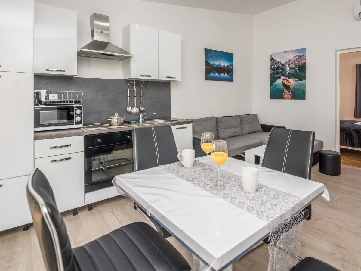 Apartment Two bedroom apartment near beach Vir - Kozjak, Vir A-19094-a