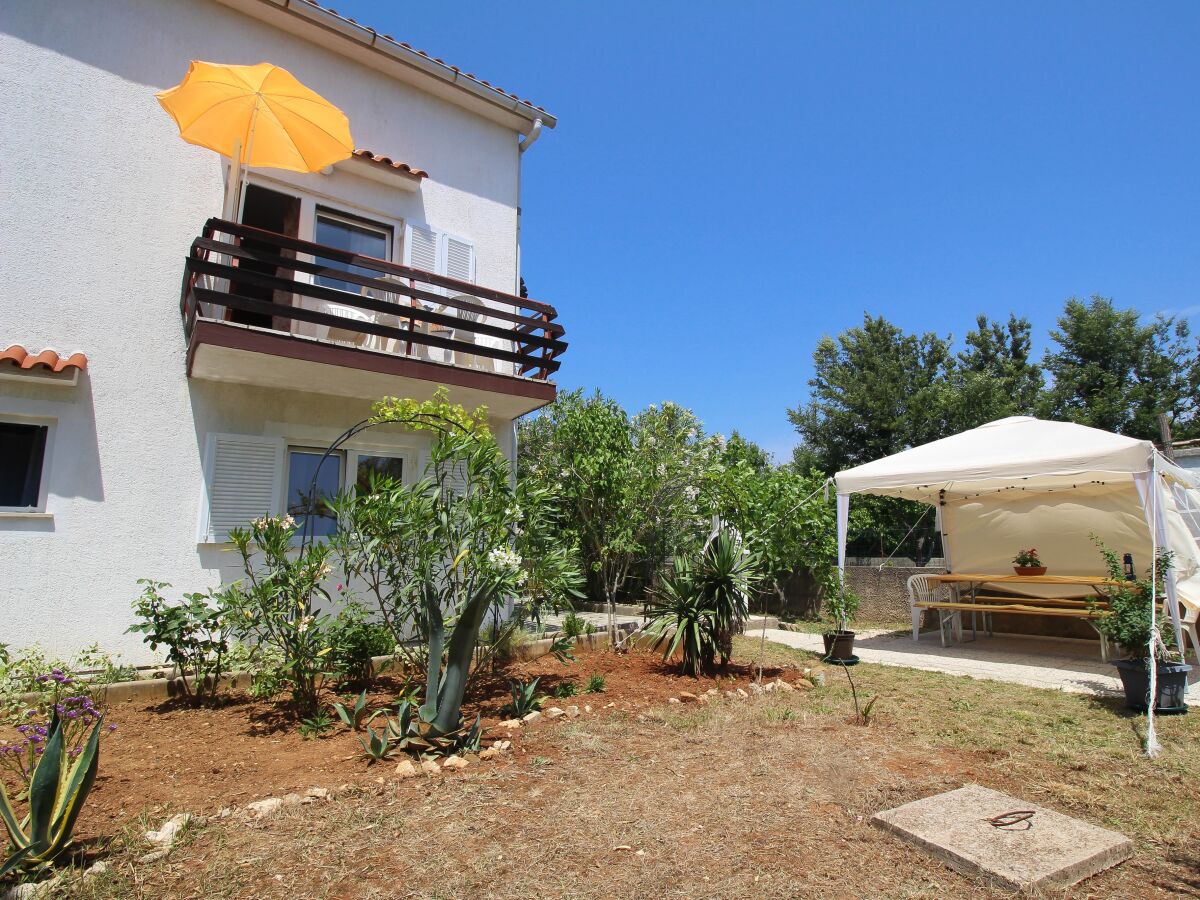 Apartment Two bedroom apartment with balcony Šilo, Krk A-18763-b - Outdoor photo 5