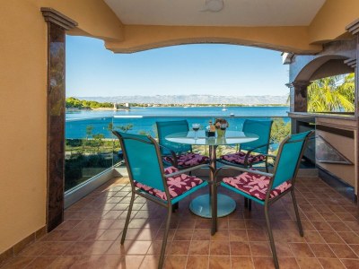 Apartment Two bedroom apartment near beach Vir - Kozjak, Vir A-19117-b in Vir - Apartment