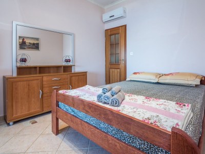 Apartment Two bedroom apartment near beach Vir - Kozjak, Vir A-19117-b - Outdoor photo 9
