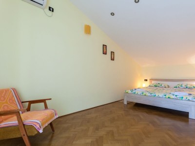Apartment Two bedroom apartment with terrace Porat, Krk A-19272-a - Outdoor photo 12