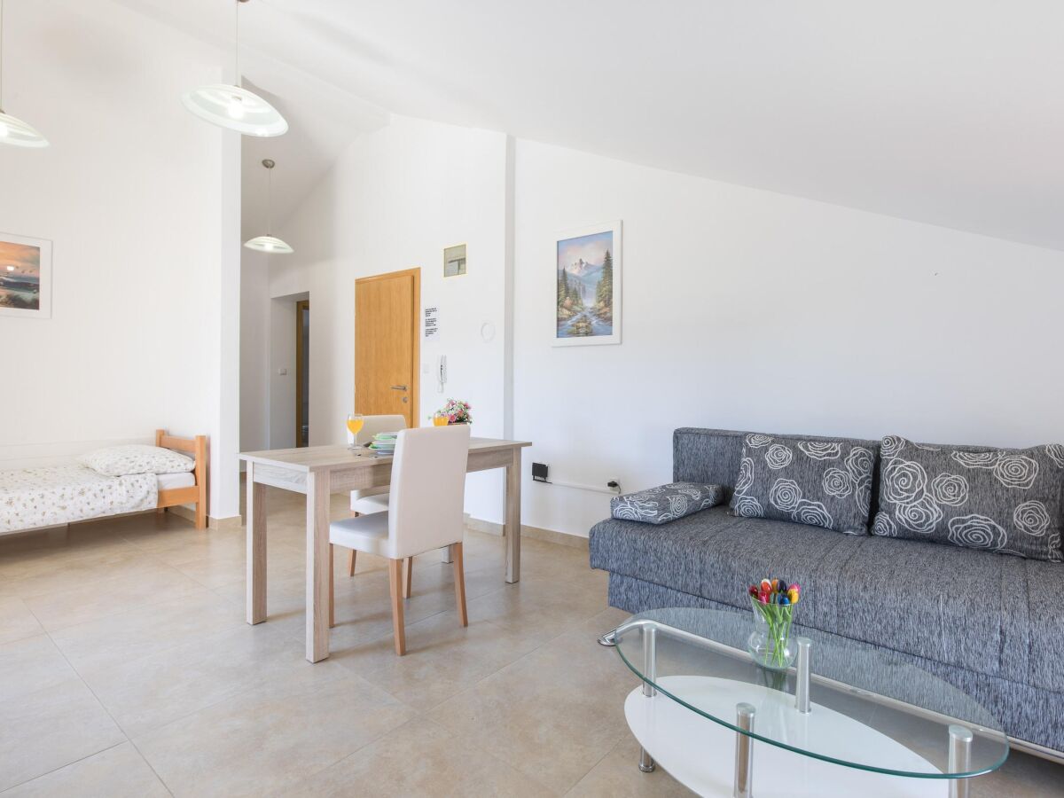 Apartment One bedroom apartment with balcony Malinska, Krk A-19371-c