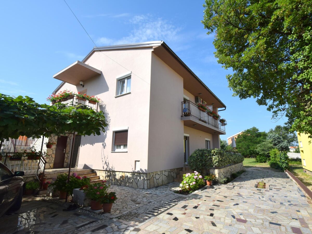 Apartment Studio flat with balcony Malinska, Krk AS-19381-a