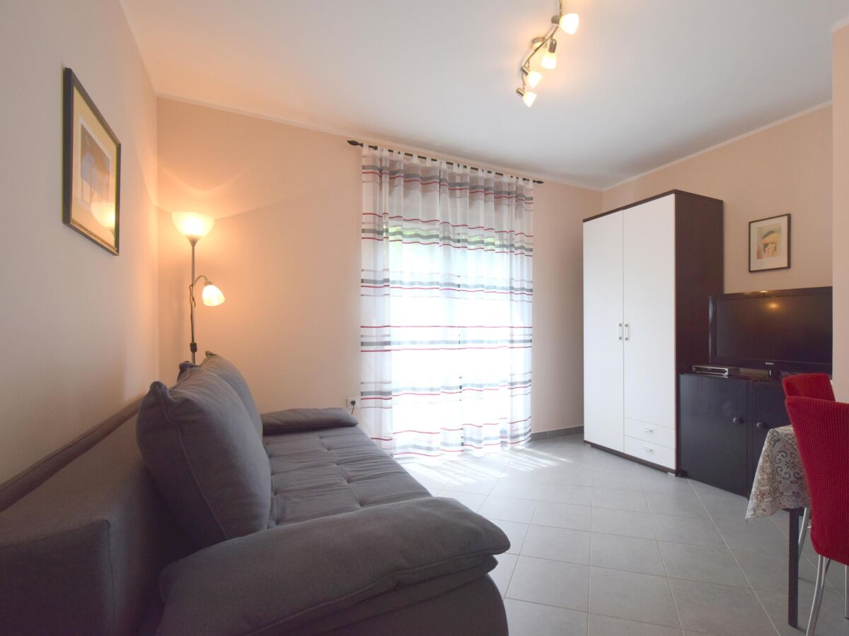 Apartment Studio flat with air-conditioning Malinska, Krk AS-19389-a