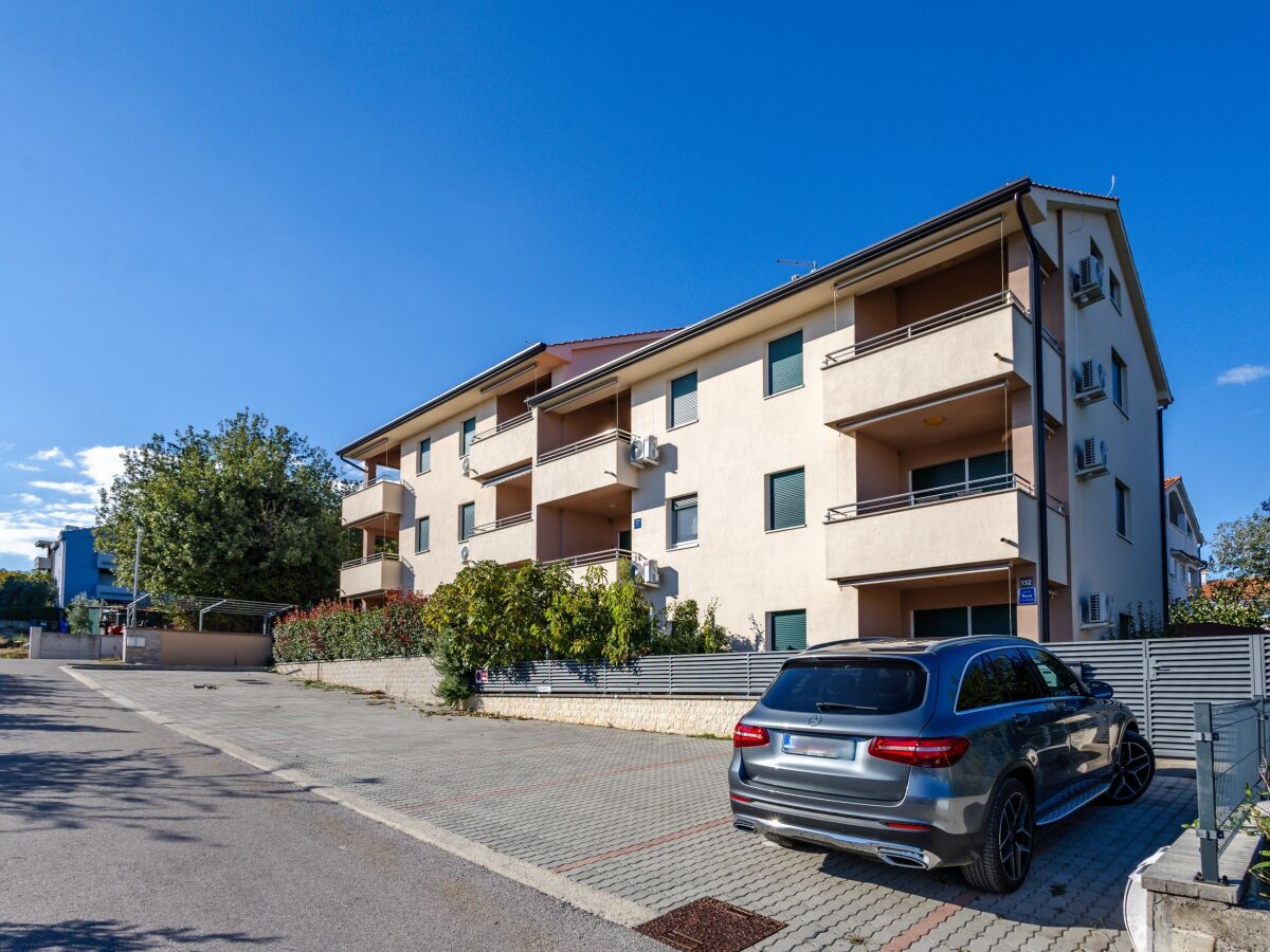Apartment Two bedroom apartment with terrace Čižići, Krk A-19405-f - Outdoor photo 3