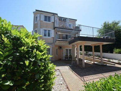 Apartment One bedroom apartment near beach Vantačići, Krk A-19406-b in Malinska - Apartment
