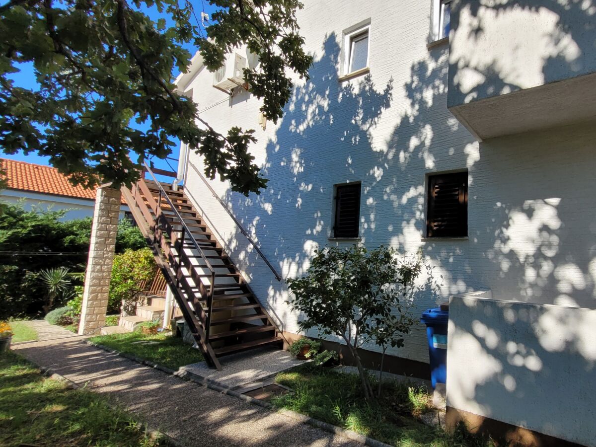 Apartment Two bedroom apartment with terrace and sea view Omišalj, Krk A-19410-a - Outdoor photo 2