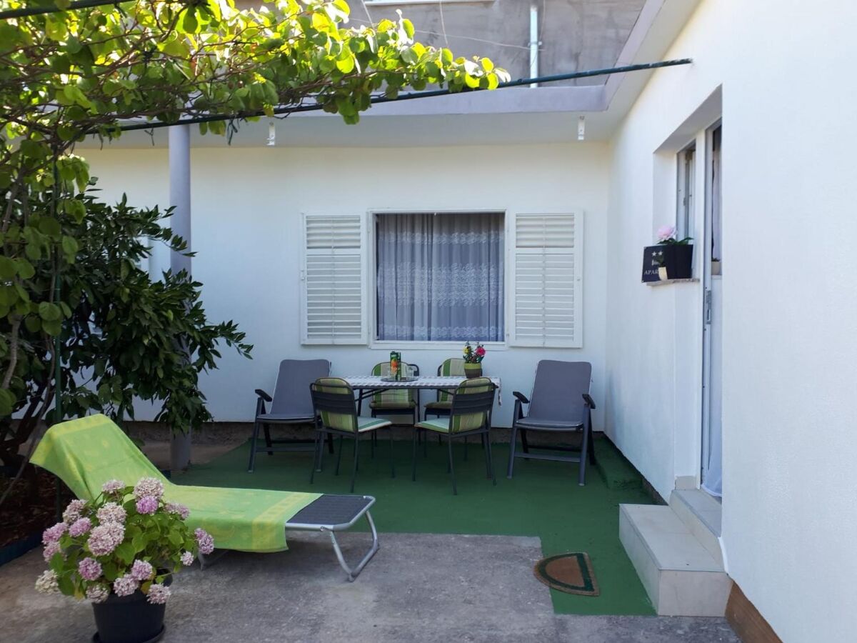 Apartment One bedroom apartment with terrace Pirovac, Šibenik A-20015-b