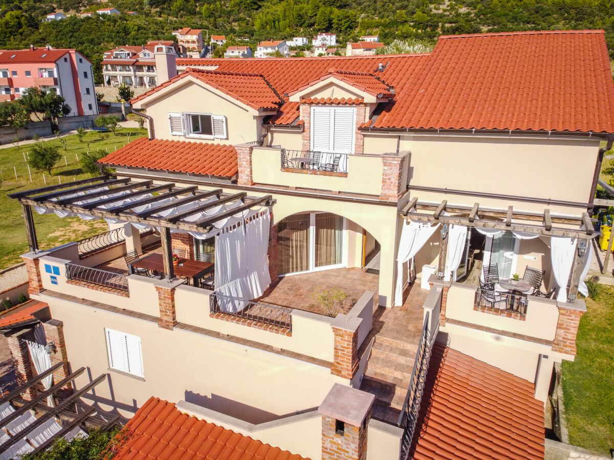 Apartment Two bedroom apartment with terrace Banjol, Rab A-19804-a - Outdoor photo 4