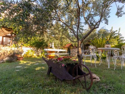 Apartment Two bedroom apartment with terrace Banjol, Rab A-19804-b - Outdoor photo 13
