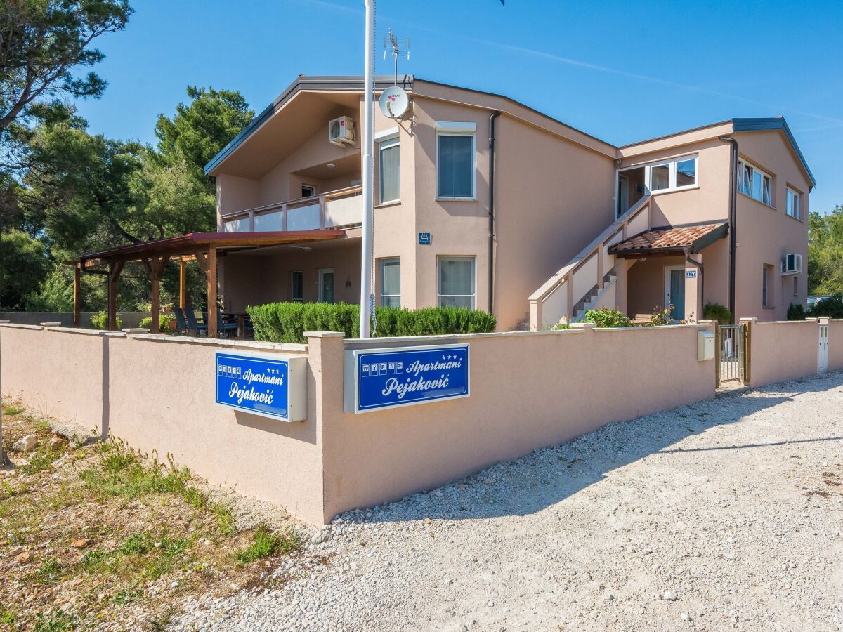 Apartment One bedroom apartment with terrace Vir A-20337-c - Outdoor photo 2