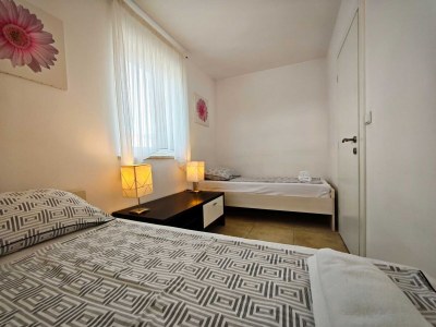 Apartment Two bedroom apartment with terrace Punat, Krk A-20408-a - Outdoor photo 11